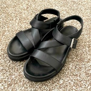 Universal Thread Sandals
